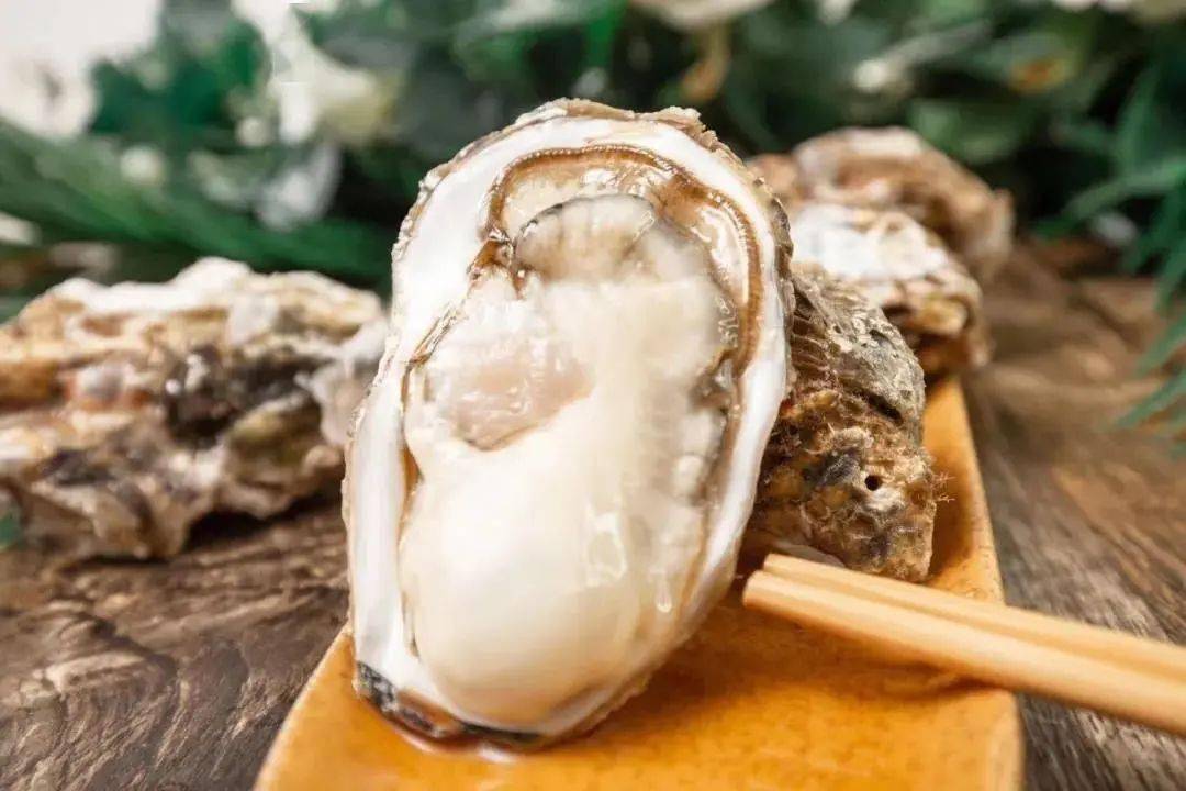 简单冲洗生蚝外壳;原汁原味做法:生蚝做法而乳山最大的产区在海阳所镇