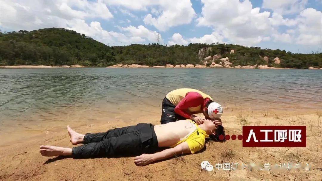 河源这位外卖小哥是下水救人英雄