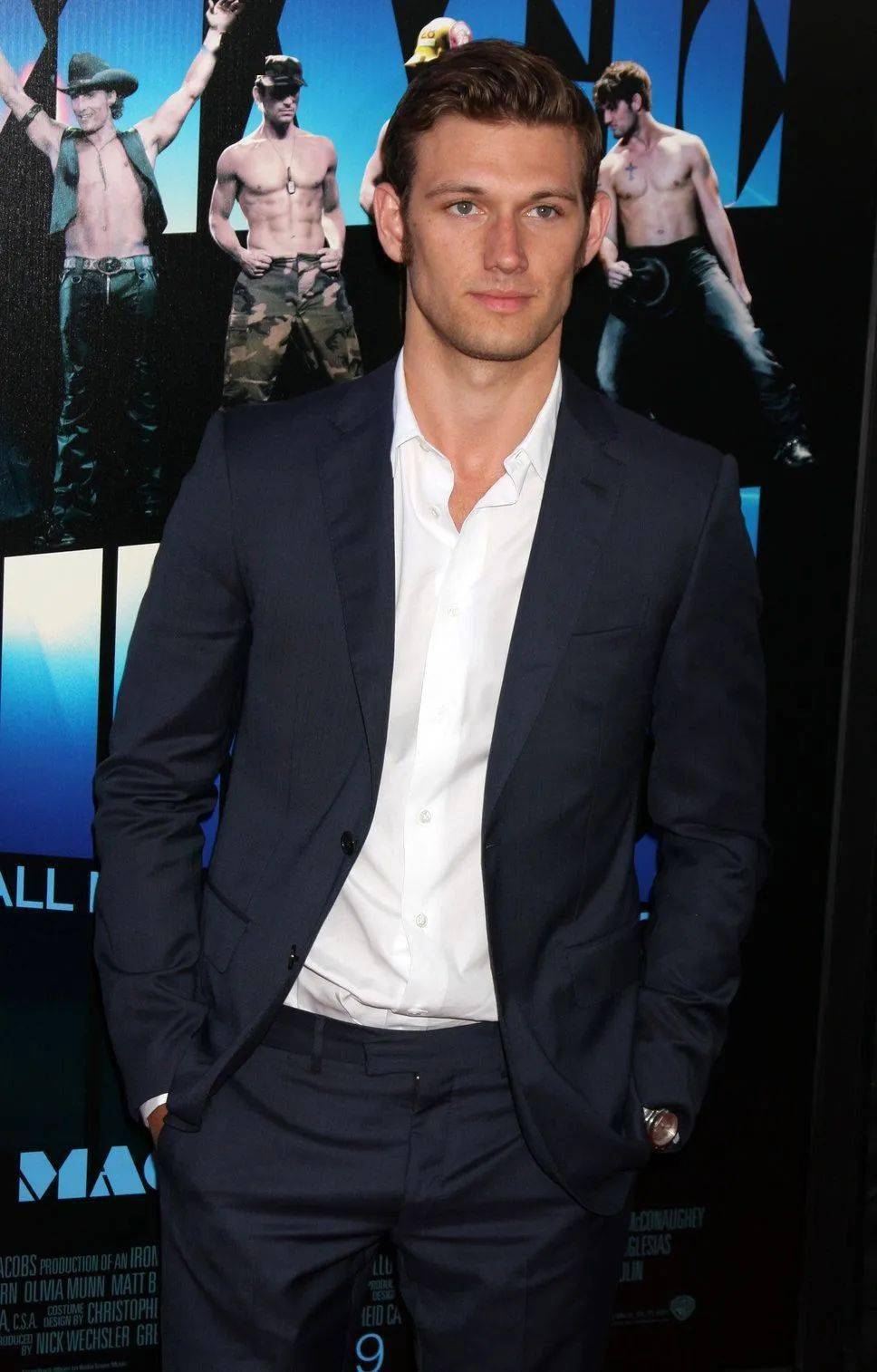 他沦落到给新人做配,五线垫底都不稳了!_alex