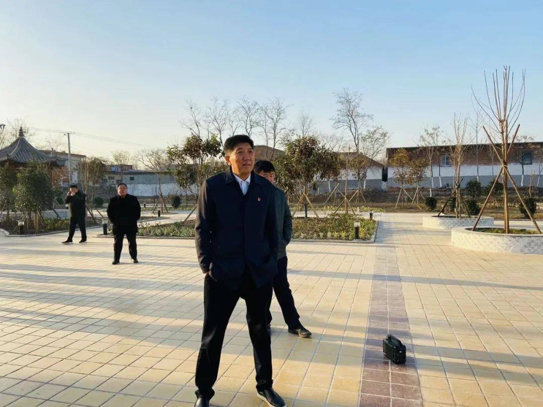 市委书记梁常运视察我市人居环境整治工作