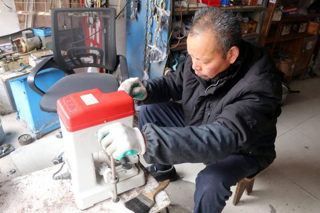 锦丰有位"开锁王",你认识他吗?