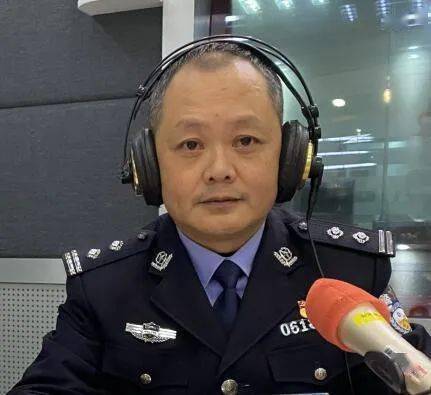 简阳市公安局副局长 杨树简阳市公安局法制大队副大队长 钟佑君什么是