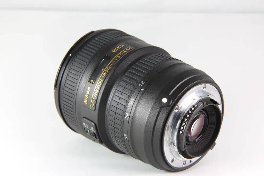 15,尼康10-24 95新 2800元16,腾龙150-600 尼康口 99新 3300元17,佳能