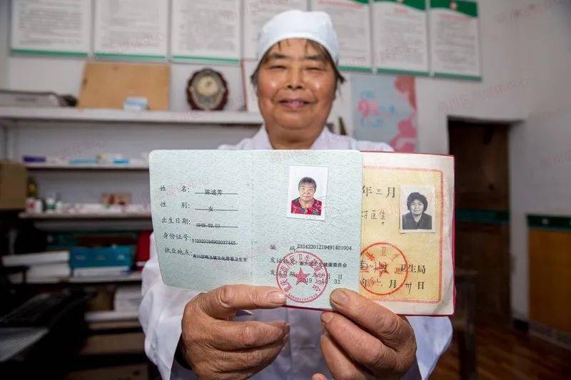 她72岁依然坚守在乡村医疗一线这位医生你认识吗