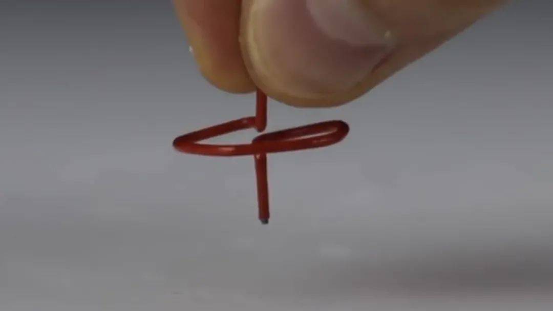 手指也能玩滑板?_牙签