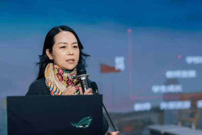 李青青校长的《基于真实学习的学校课程变革》,围绕课程与育人目标的