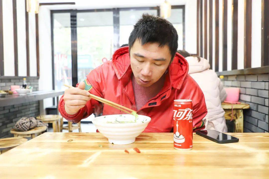 它家的热汤面,一家看着龙游日益兴旺的小店.兴龙面馆