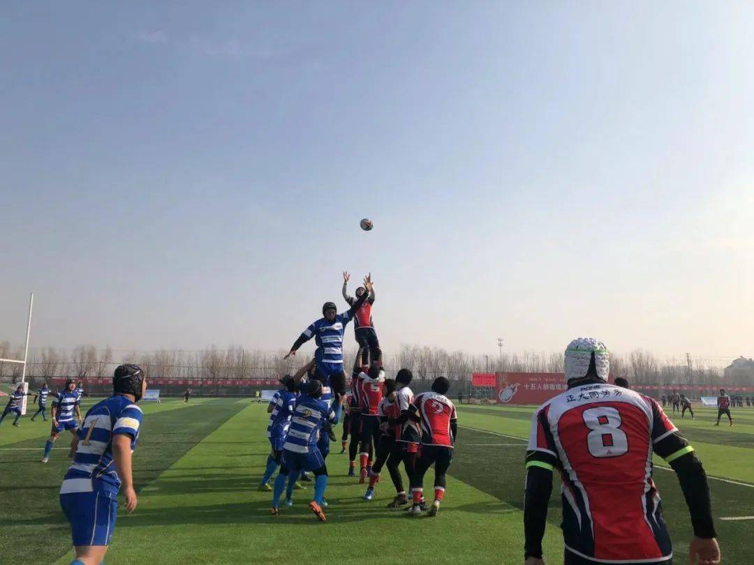 市淄川中学39-17战胜日照队,华侨中学36-0零封济南磐石橄榄球俱乐部
