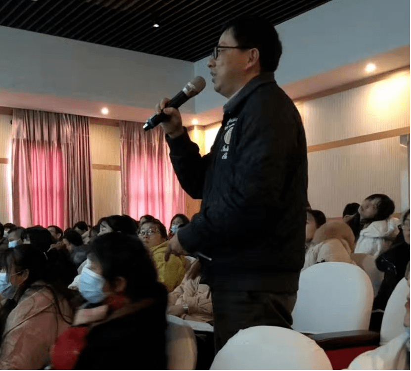 我的教学行思录历史学科特级教师周飞老师莅临曙光中学开展学科讲座