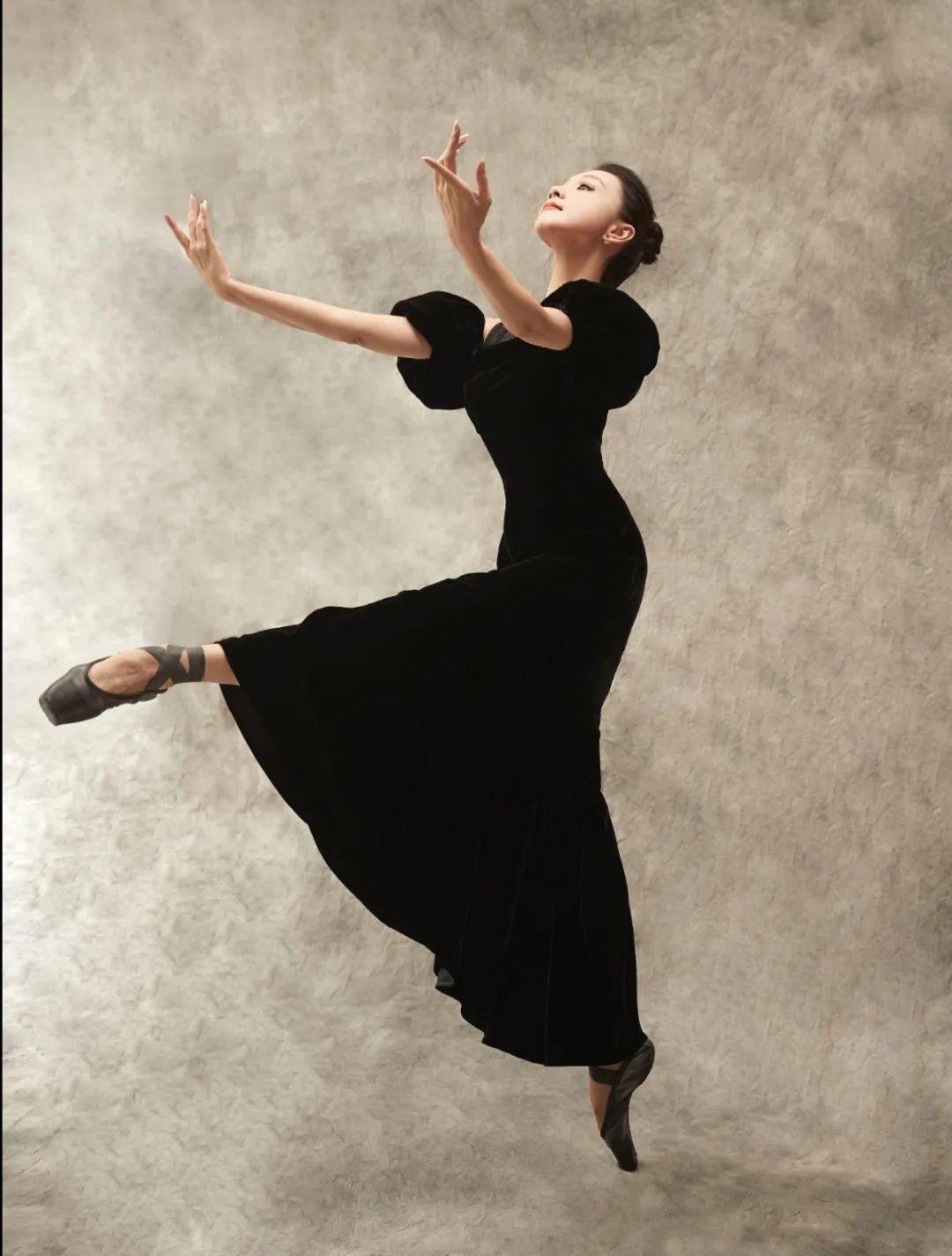 著名旅德芭蕾舞蹈家,艺术制作人,sisiballetclub艺术培训机构创办人