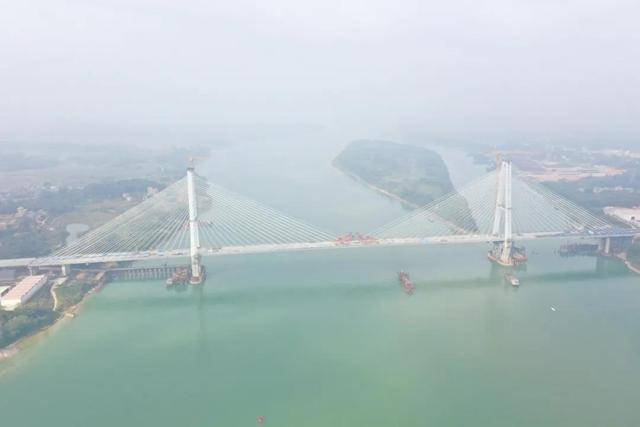 公路7条,g358平南大安至镇隆等一级公路加快推进;平南二桥建成通车