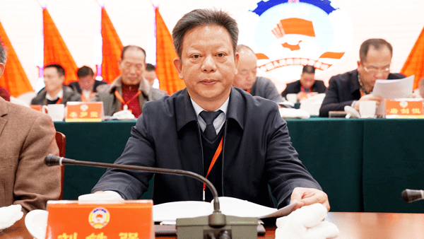 县委副书记,县长段伟长讲话▲县委书记傅国平出席会议12月17日,政协