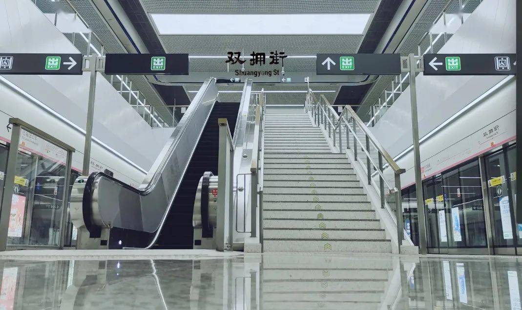 深圳地铁10号线双拥街车站,全长710米,为亚洲最大地铁车站深圳地铁16