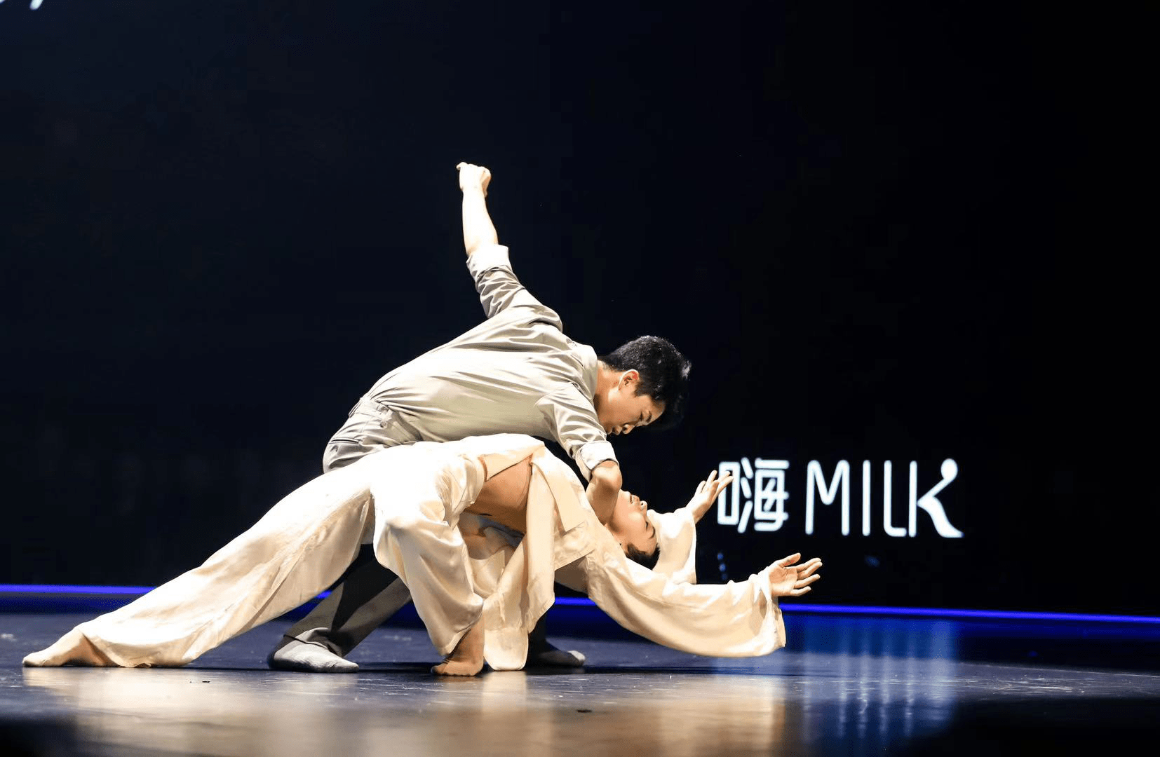 军艺五十周年纪念徽章原型,"神仙舞者"黎星:曾为舞剧花光积蓄