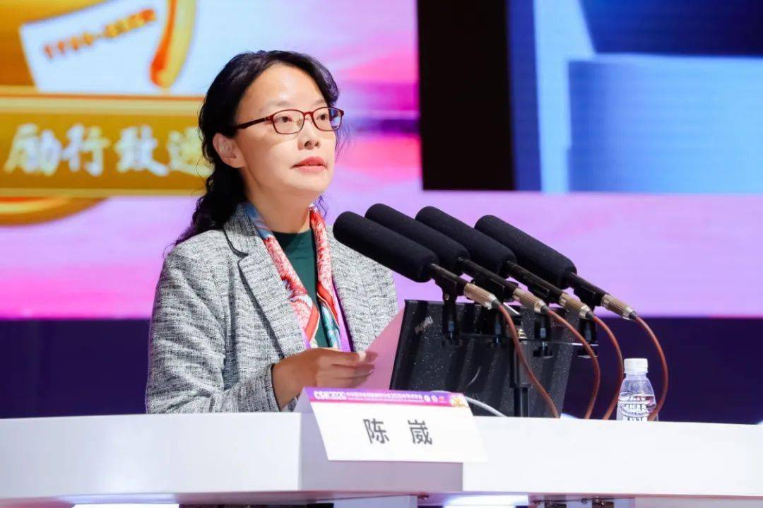 本次闭幕仪式由中华医学会肾脏病学分会副秘书长陈崴教授主持,陈教授