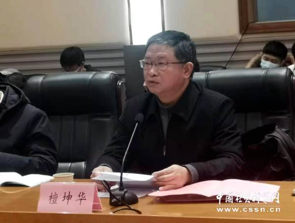 湖北大学党委常委,纪委书记檀坤华出席发布会并讲话 本网记者明海英摄