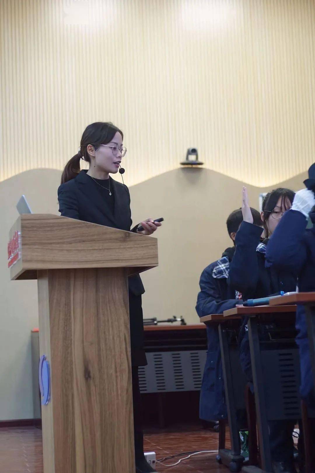 宜昌市外国语高中西班牙语老师罗婷婷带领宜昌市首届西语班高考语种