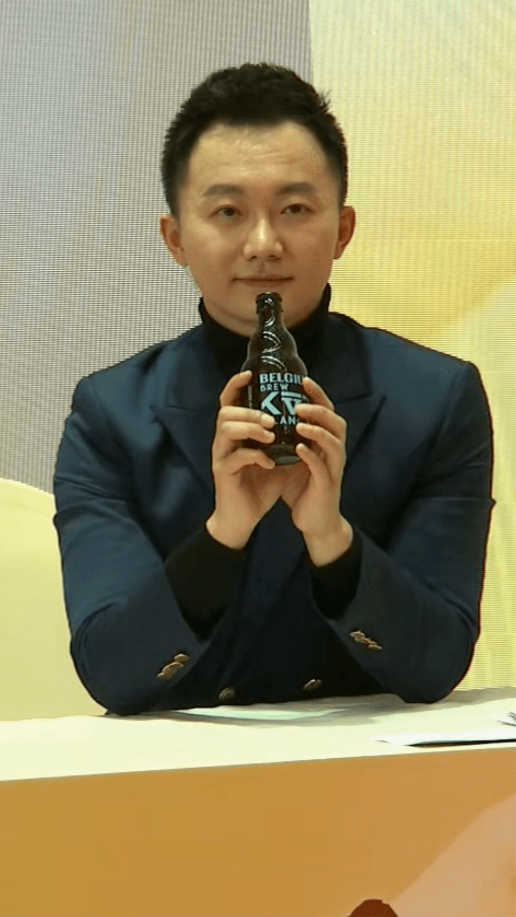 播报台前的从容与优雅,这是小伙伴们对田薇与钟石这两位主持人的初