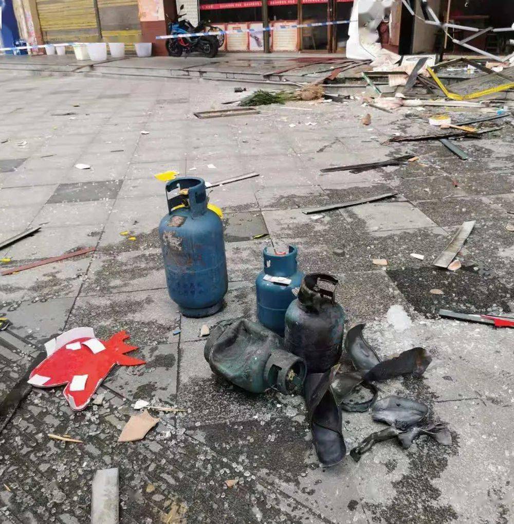 贵州榕江县一餐馆半夜煤气罐发生爆炸