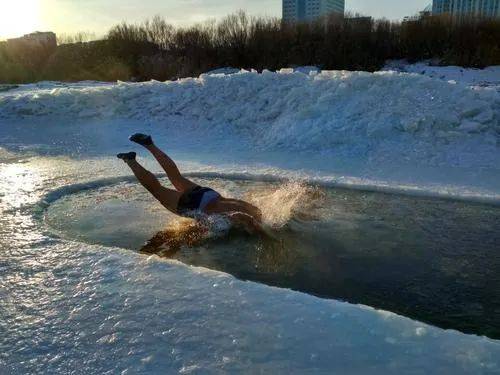 男性课堂 | 冬天冬游会影响男人的性功能吗?_冬泳