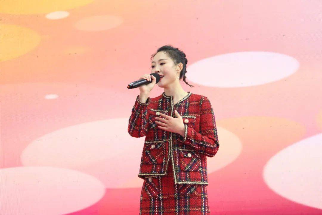 慧唱慧跳慧闹的晓慧带来一首《太阳》,你愿不愿意做她的太阳呢?