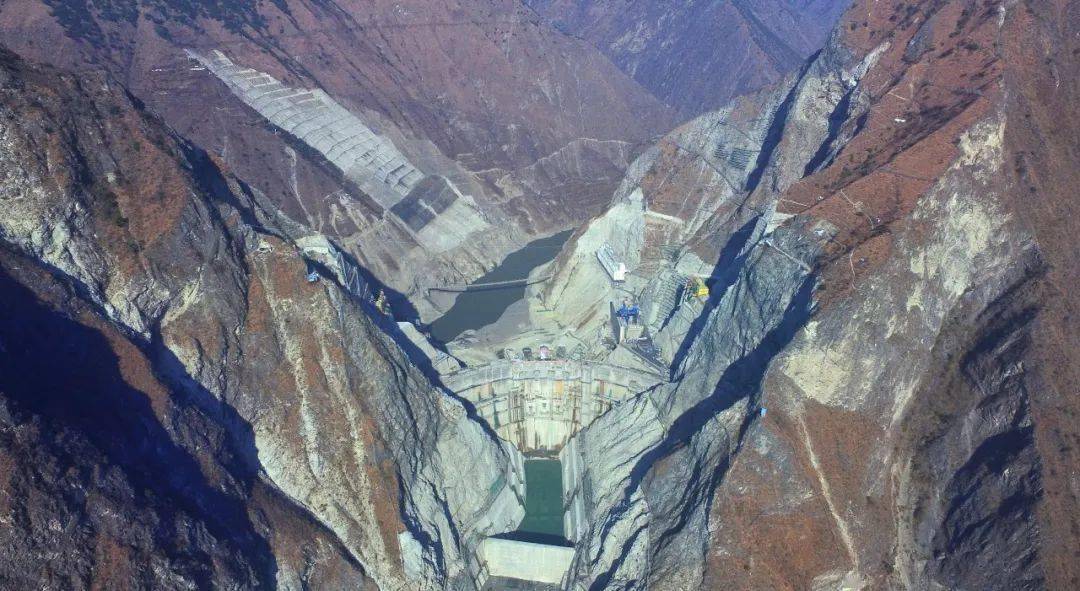 首个百万千瓦级水电epc | 杨房沟水电站大坝全线浇筑到顶