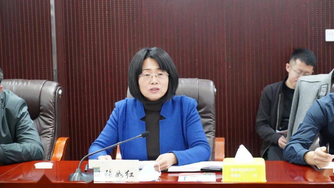 座谈会上,张如红代表区委,政府对聂腾云一行来临河考察洽谈工作表示