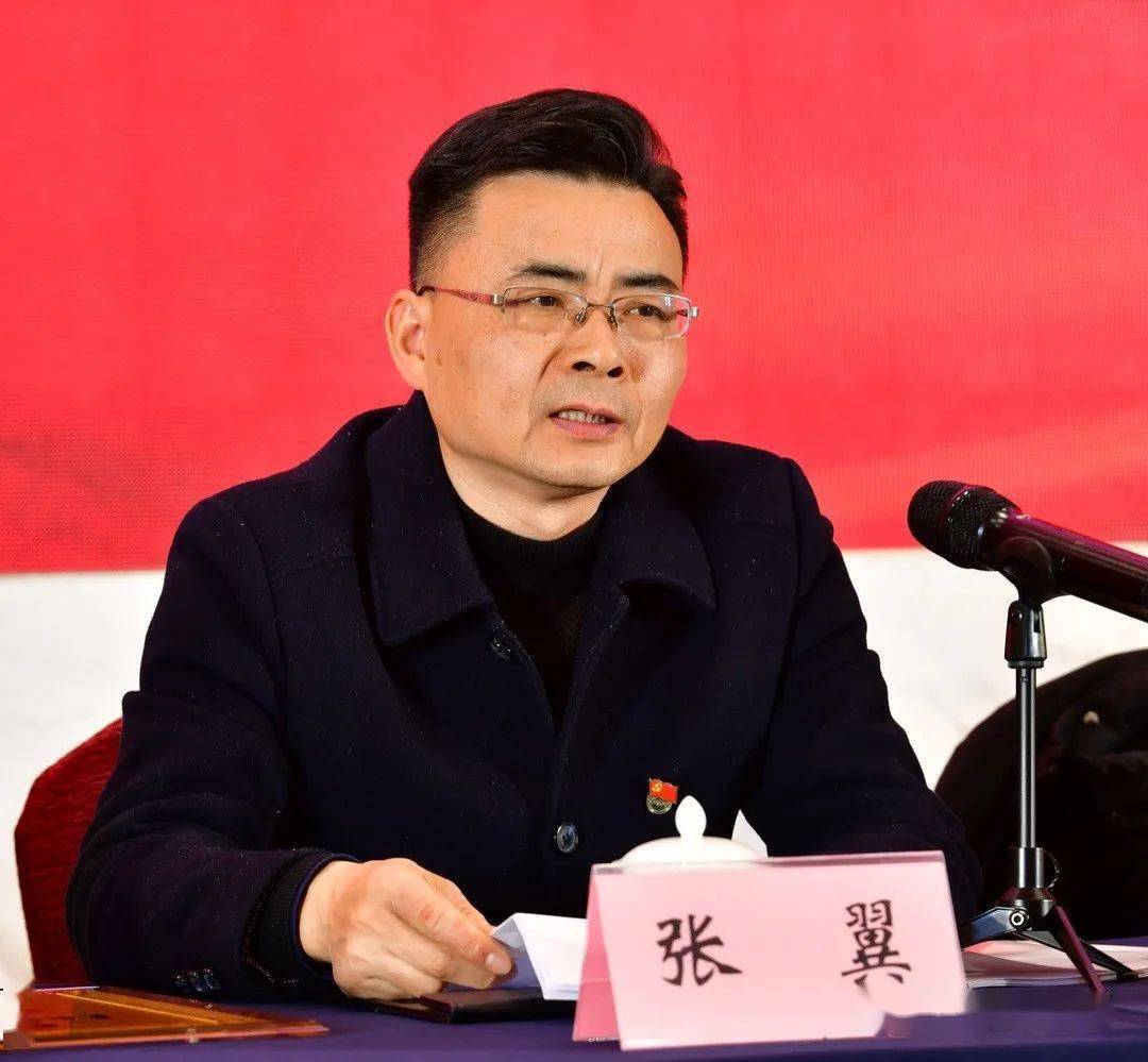 期间还穿插了多轮抽奖环节,本次晚宴由嘉兴市四川商会王天国会长大力