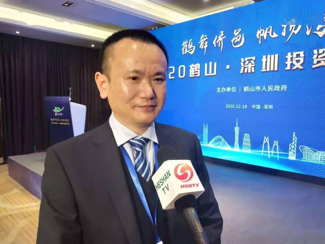 广东省玻璃行业协会秘书长陈林说:"一方面,鹤山市有非常好的区位优势