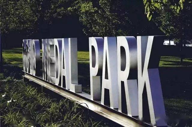 国内外大公司logo墙值得一看