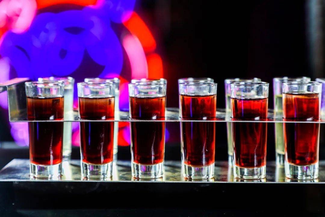 1当家王牌彩虹斗酒,吸睛指数爆表!