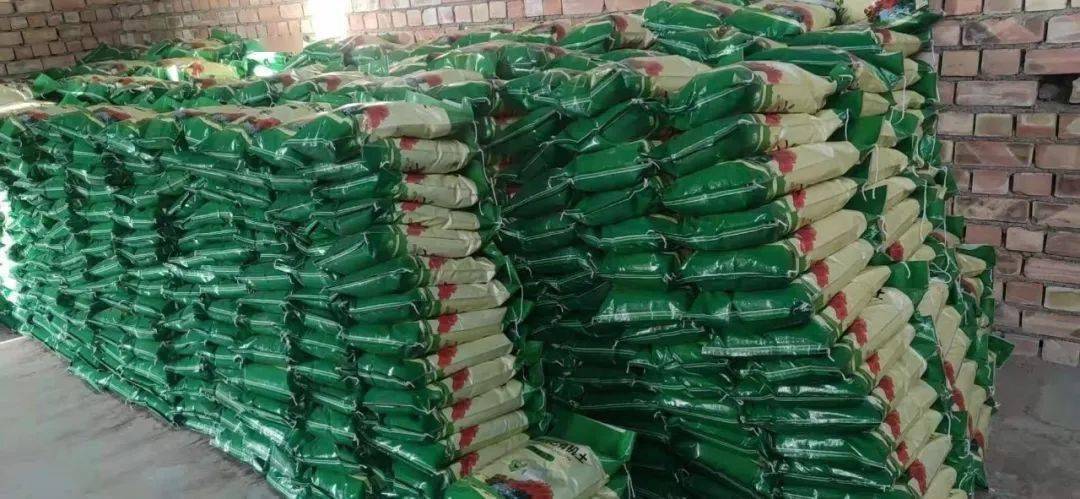 目前,秸秆(粪污)肥料化利用处理中心已经生产有机肥300吨.