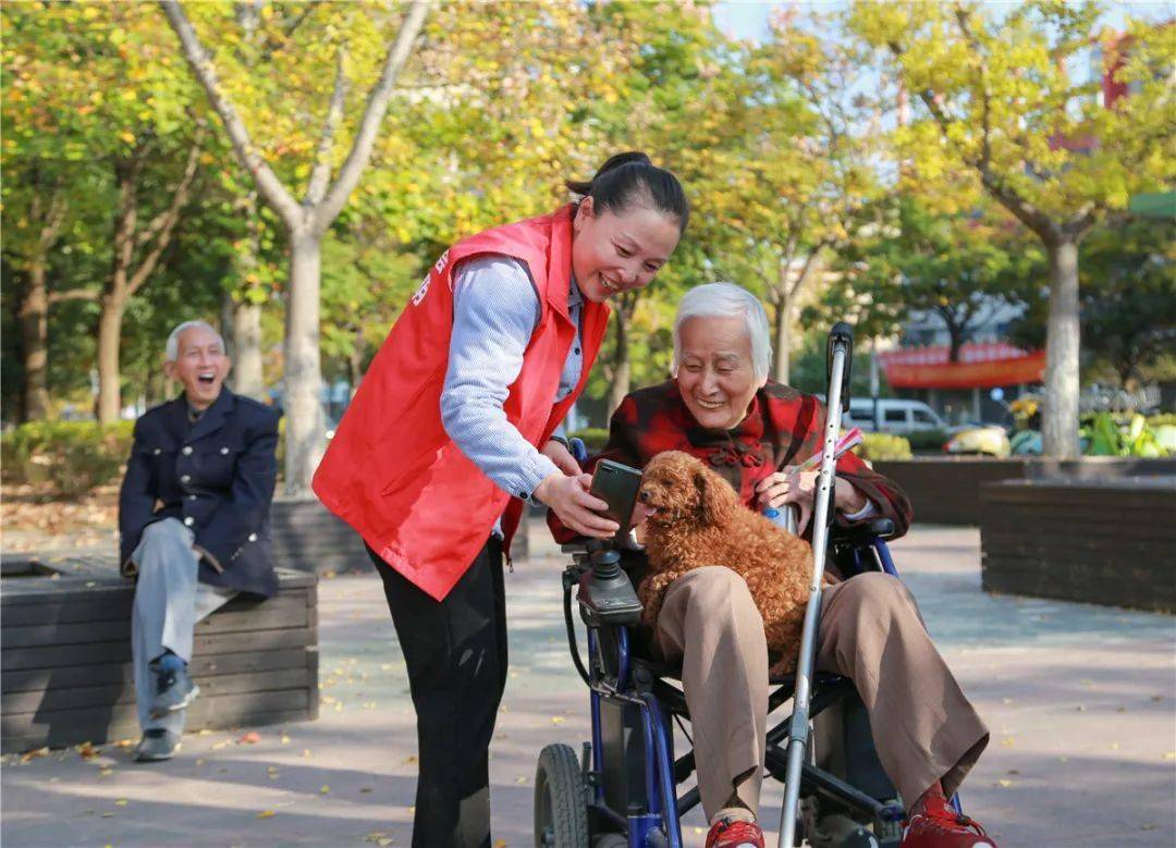 和谐社会,幸福生活"主题4《昔日的荒滩》 王心荣/摄《天空之桥--贵州