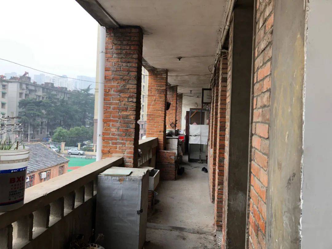 劳荣枝受审:否认合谋杀人,自称受害者