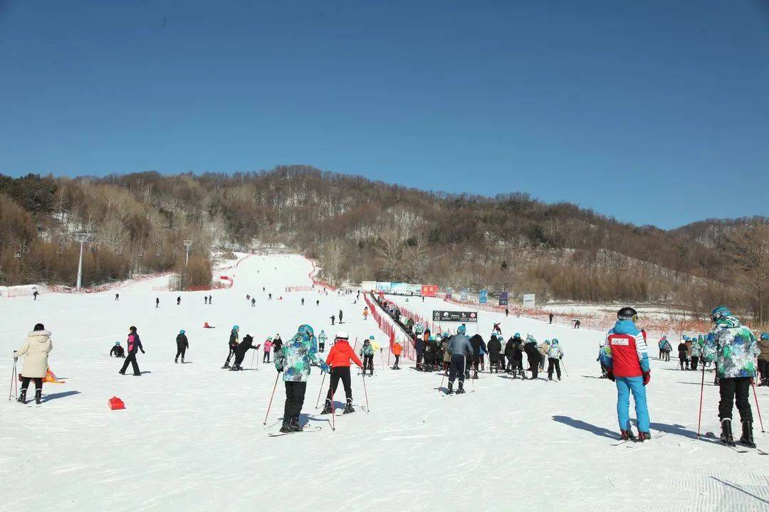 冬季到通化学滑雪推荐场地之乐不思家的龙堡森林度假区大龙湾滑雪场