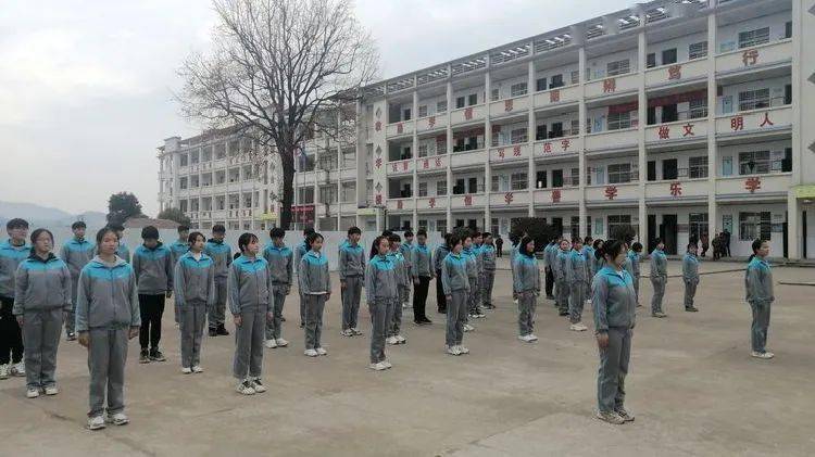 东至县洋湖中学举办"舞动青春"校园广播体操暨队形比赛
