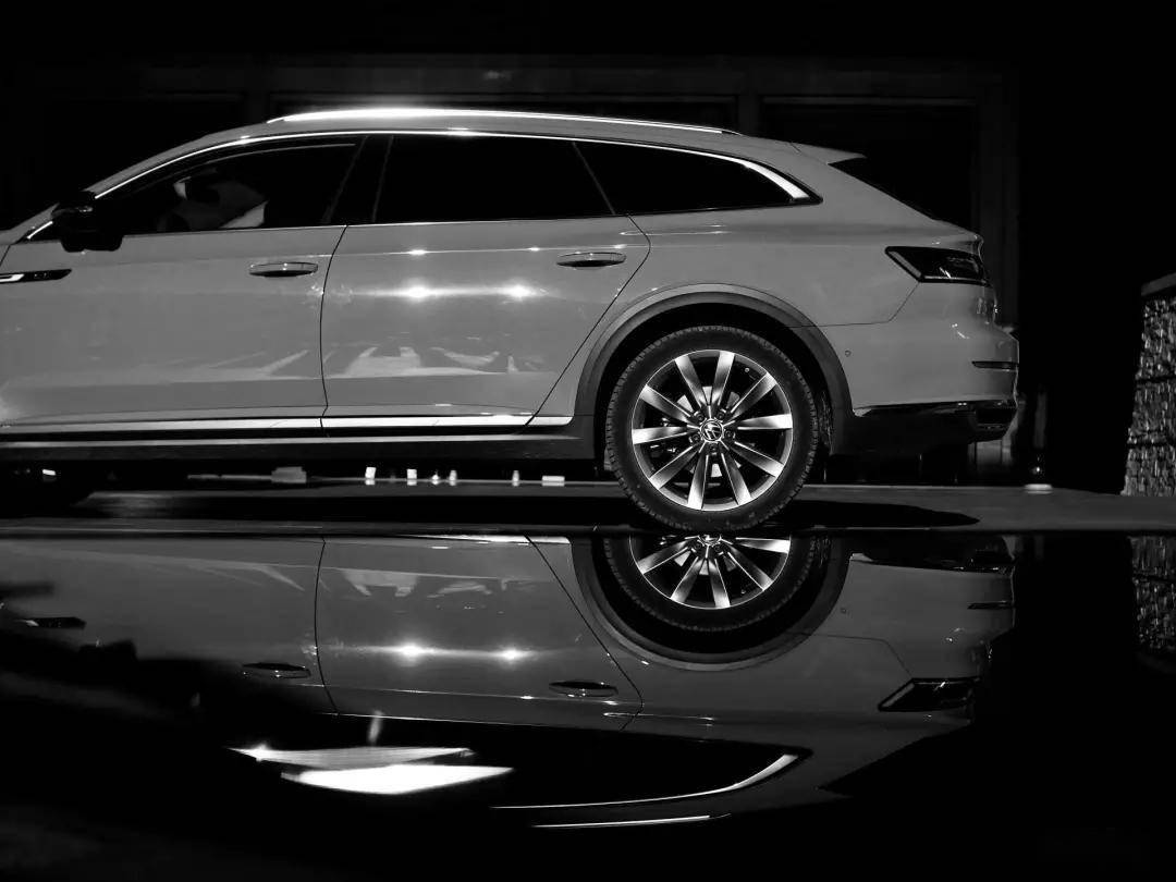 更何况,现在有了shooting brake猎装版,在车身比例上,有了修长优雅的