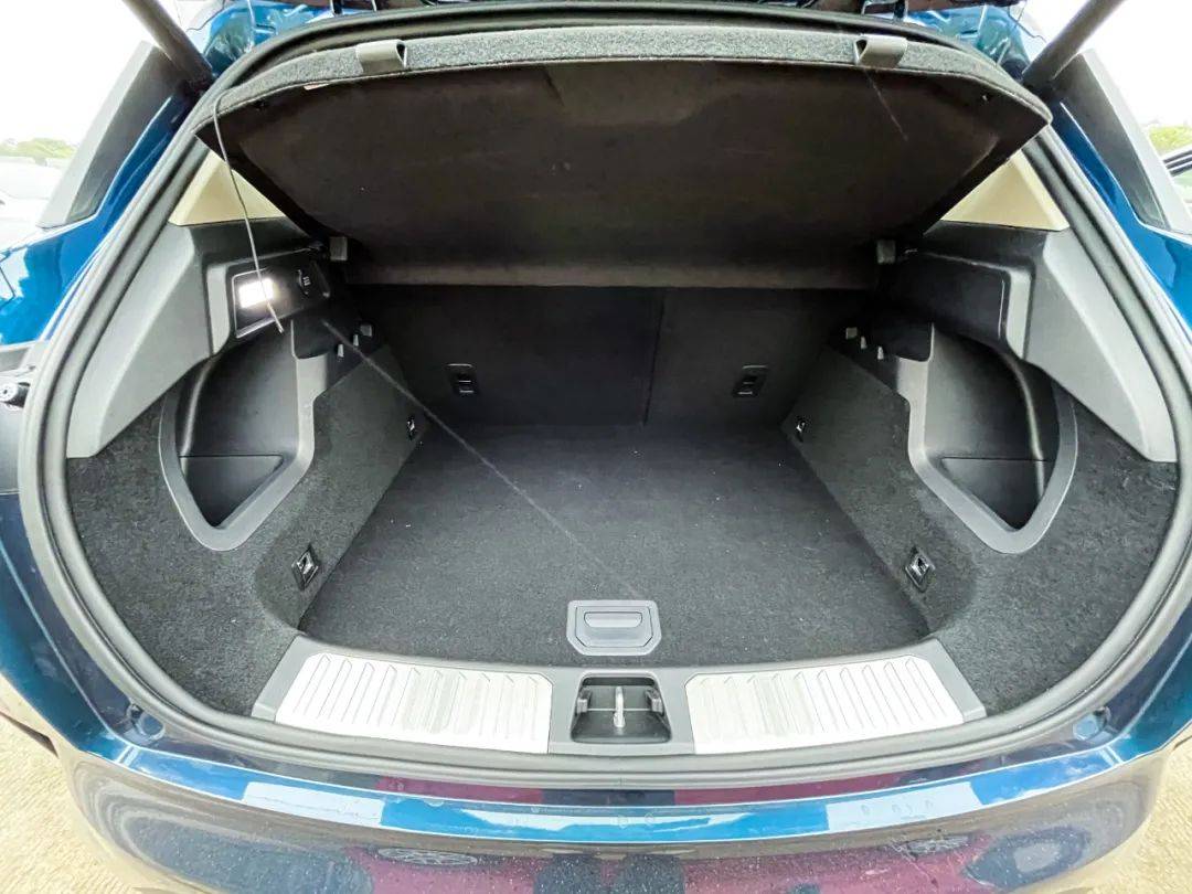 领克06我虽小但我有高超的技巧