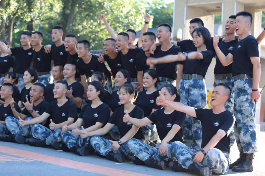 金牌营长谭艳梅:2001年9月入伍,中共党员,荣立二等功一次,三等功一次