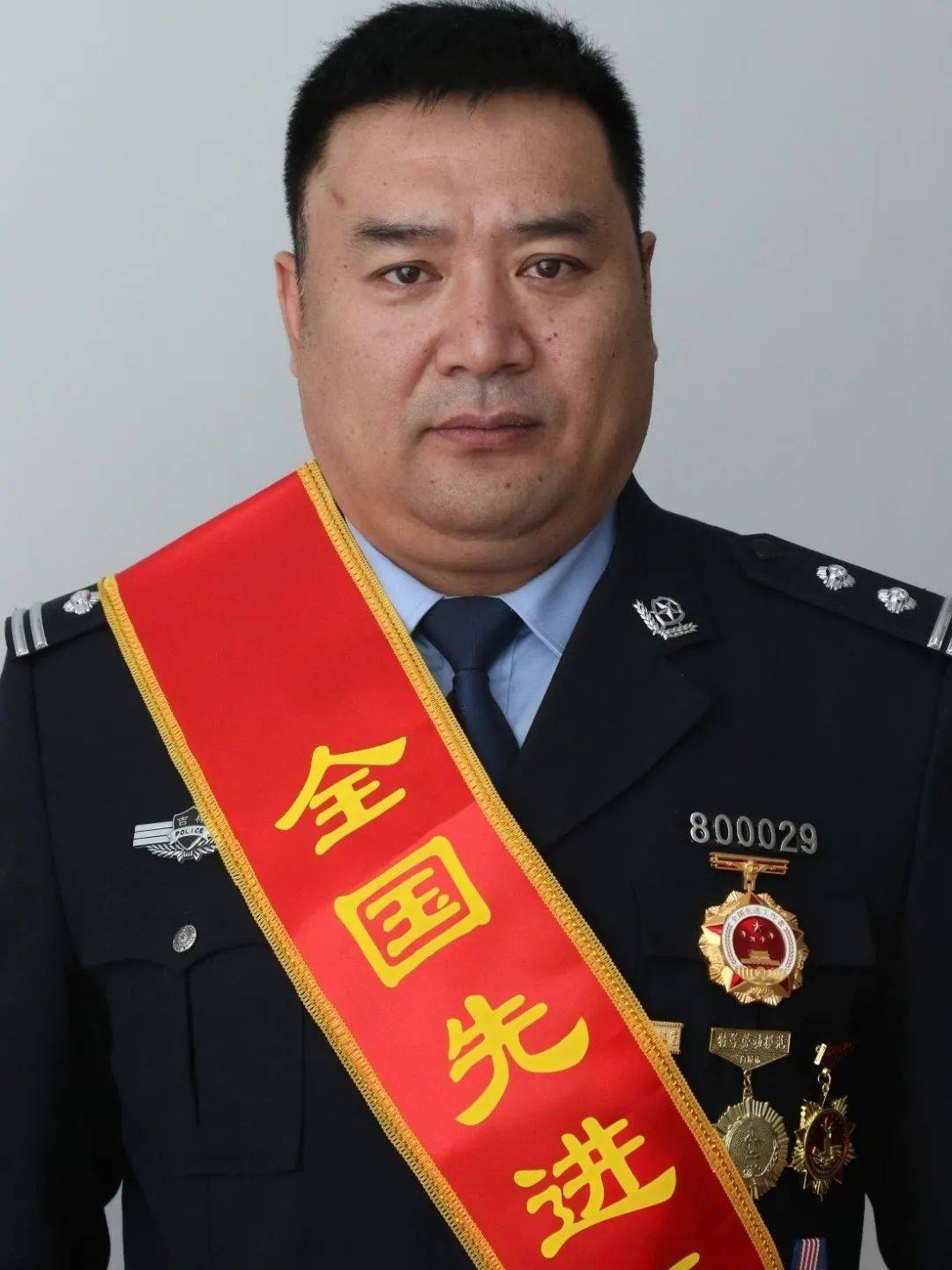 挥洒青春铸警魂记全国先进工作者白城市公安局治安管理支队副支队长杨