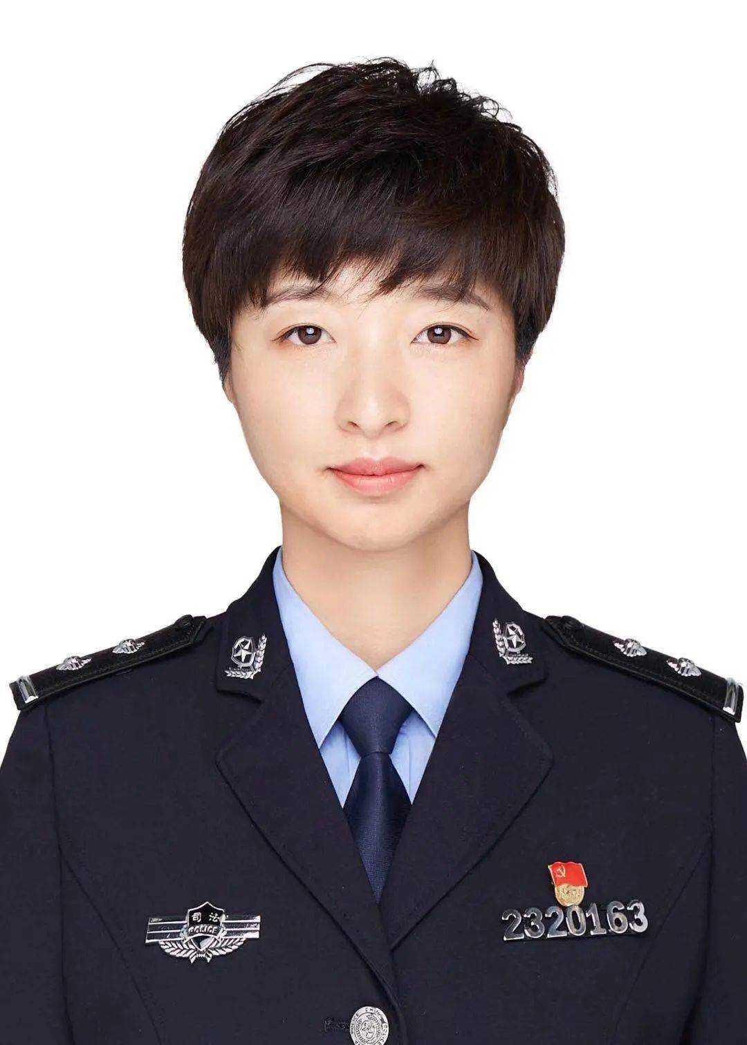 小荷初露栉风沐雨从警路砥砺扬帆薪火传