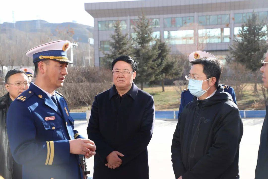 在海东支队特勤消防站期间,检查组分别深入海东支队特勤消防站,乐都区