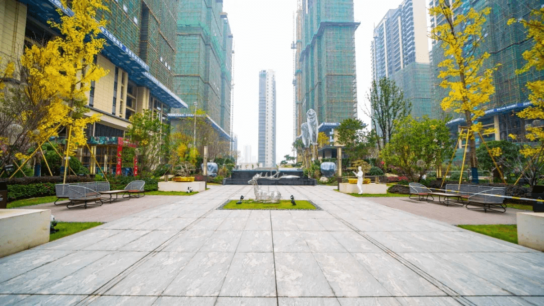 金钟环球中心10号栋喜封金顶,家境渐成,温暖可期!