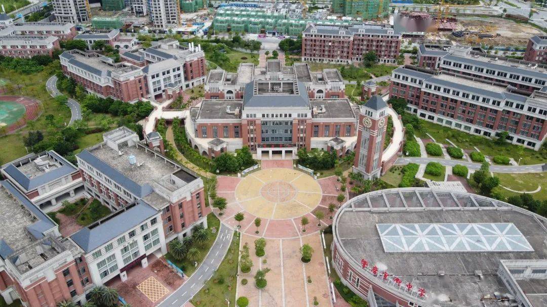 景业·壹方天地项目旁的宣卿中学8家住公园旁,悦享诗意栖居项目紧邻