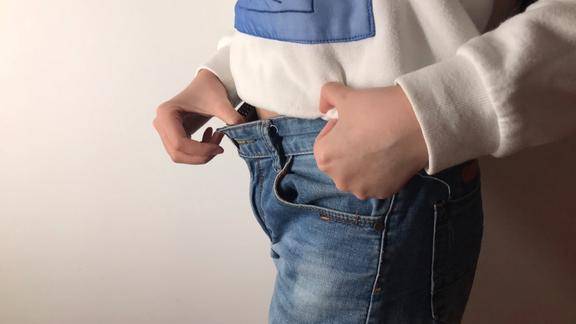 裤子腰大了不合身老裁缝教我一招家里裤子穿起都刚好