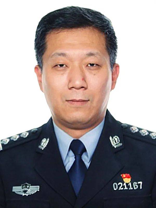 汉族,中共党员,大学本科学历,现任北京市公安局东城分局东华门派出所