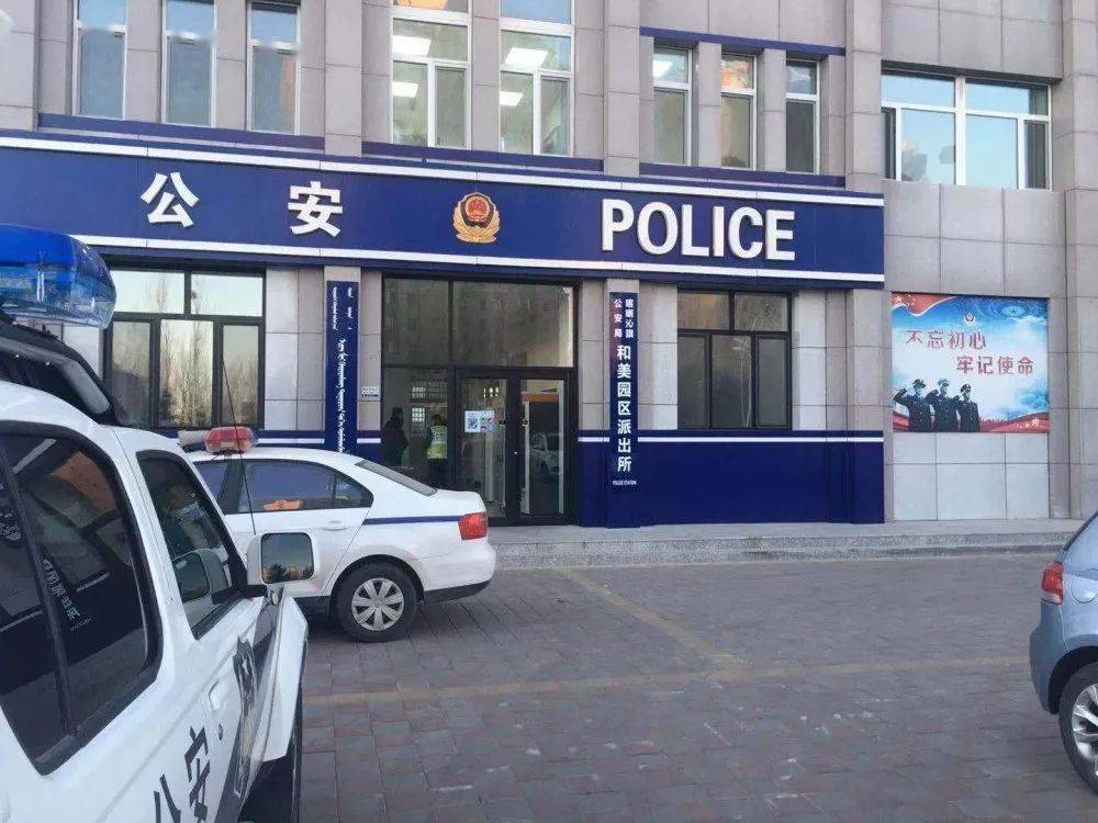 赤峰老人独自一人在寒风中徘徊他迷路了