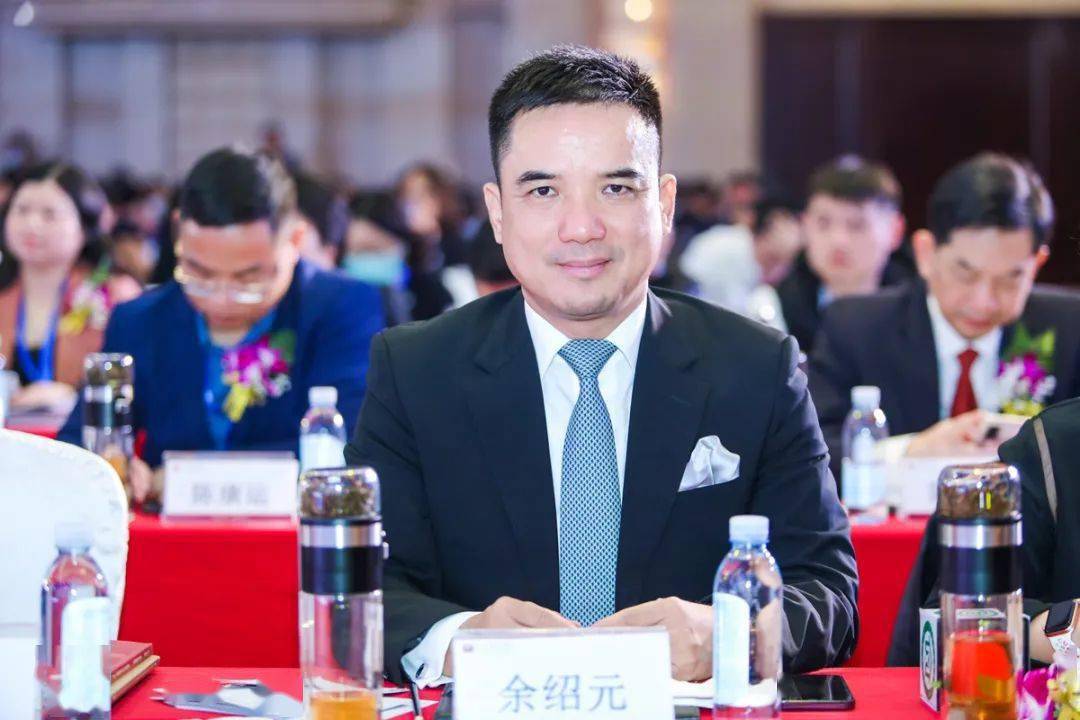 广东省住房和城乡建设厅副厅长郭壮狮还在现场为企业和协会分别颁发了