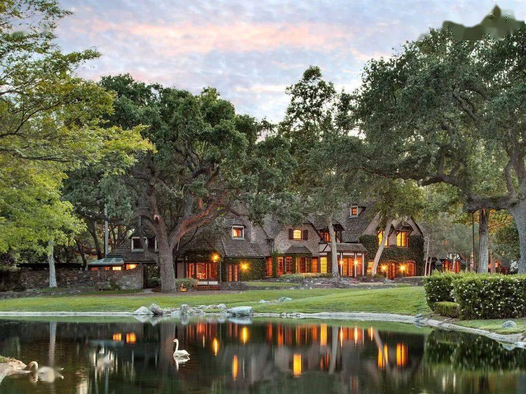 震惊杰克逊故居梦幻庄园以2200万美元的超低价正式售出极度伤心了