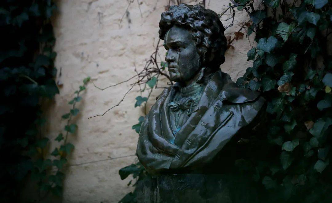 德国波恩贝多芬故居花园的贝多芬半身像